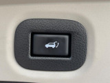 【パワーバックドア】スマートキーや運転席のボタンを押すだけでリアゲートが自動で開閉します!荷物を持っている時や、高い位置にあるバックドアを閉める際に便利な機能です♪