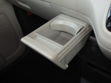 運転席と助手席の間にはドリンクホルダーがあります。取りやすい位置にありますからドライブも楽しくなりますね!