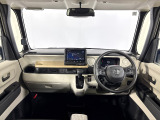 開放的な前方視界!運転がしやすく疲れにくいです♪窓が大きく、見通しがとってもいいお車です♪