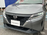 LEDヘッドライト装備。暗い道や、天候の悪い日でも視界良く運転できます。