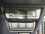 【パワーバックドア】スマートキーや運転席のボタンを押すだけでリアゲートが自動で開閉します!荷物を持っている時や、高い位置にあるバックドアを閉める際に便利な機能です♪