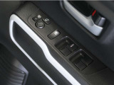 電動格納&ミラー角度調整機能付きです。