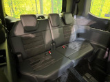床下収納式のサードシートです。座席部分をコンパクトに収納でき、広大な荷室スペースとしてお使いいただけます!乗車人数や荷物の量など利用シーンに合わせて3列目を有効活用でき、とっても便利♪