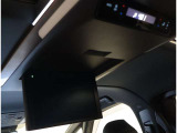 スマートキー付きです。スマートキーとは鍵を車に差し込まなくても、ドアノブを触ったりするだけで、ドアロックを解錠できます。これが凄く便利なんですよ。