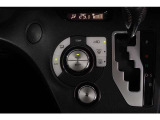 【エアコン】 各操作スイッチなども使いやすい位置に配置されています。