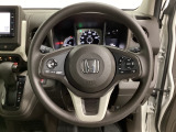 ハンドルにHondaセンシング系のクルーズコントロールやレーンキープアシストなどのスイッチと、オーディオの操作スイッチが装備されています。ハンドルから手を離さず安全に操作できます。