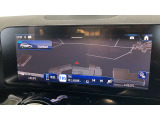 【コマンドシステム】センターのコントローラーとスイッチ類及び音声認識機能により、ナビゲーションやオーディオ&ビジュアル、車両設定等を安全に操作できます。また高精度ディスプレイを採用しています。