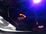 SOSコール/エアバックが展開するような深刻な事故において、自動でSOSコールを発信します。車内で急病人が出るような緊急時は、手動で発信可能です。