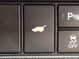 【パワーバックドア】スマートキーや運転席のボタンを押すだけでリアゲートが自動で開閉します!荷物を持っている時や、高い位置にあるバックドアを閉める際に便利な機能です♪