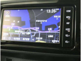 純正ナビを装備。タッチパネル式で使いやすく、お出かけもラクラクです。