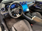 メルセデスのシートは、少し硬めに出来ておりますので、長時間の運転でも疲れにくく、安全にドライビングをお楽しみ頂けます