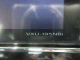 ナビの型式はVXU-195NBiです。