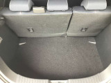 トランクスペースです。ここから後部座席を倒すことで更に広さにアレンジがききます。