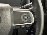 【アダプティブクルーズコントロール】 走行中に先行車の様子を検知しながら、設定した速度の範囲内で先行車との距離のキープを支援!疲れにくく、長距離運転中の渋滞なども快適に運転できます。