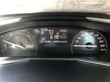 大型メーターで視界も良好な運転席廻りです。運転時の視線移動が少なくて済むので、安全性にも一役かってくれます。