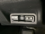 ハンドルの左下にETC2.0がついています。高速道路の料金所の通過も楽々です!。 カードの取り出しもしやすい場所についています。