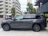 ホイールアーチが台形なのはJeepのみのデザインになり、ここを見てもJeepとすぐ分かります!