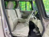 運転席シート廻りは使用感も少なく、良好な状態となっています。丁寧に使われていたことがよくわかりますね。