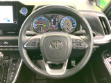 【純正革巻きステアリング】上質な革を使用することで、手にしっかり馴染みとても運転しやすいハンドルです♪