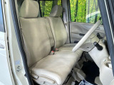 運転席シート廻りは使用感も少なく、良好な状態となっています。丁寧に使われていたことがよくわかりますね。