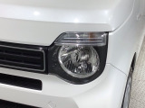 LEDヘッドライトは、点灯の瞬間から最大光量を発揮し、突然暗くなるトンネルなどでの安定感を高めます。