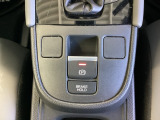 シンプルでとても使いやすいフロアシフトに、パーキングブレーキは電子制御パーキングブレーキです。