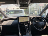 【運転席・インパネまわり】ハンドル・シート・フロアーなど隅々までプロによるクリーニング済み☆彡キレイな車内でドライブが一層快適にお楽しみいただけます!!