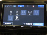 9インチ純正SDナビ。ラジオやフルセグTVの視聴だけでなく、ハンズフリー通話や音楽再生がBluetoothで接続可能です。