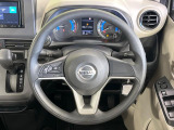 インテリアに合わせたデザインのステアリングは、運転される方のことも考え、運転しやすい形状、大きさです。是非一度、実際に触ってお確かめください。