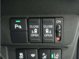 ◆両側電動スライドドア◆狭い駐車場でも乗り降りが楽々♪お子様が隣の車にドアを当ててしまう心配もございません!小さなお子様連れの方もこれで安心。