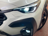 【LEDヘッドライト】悪天候や夜間走行時も良好な視界を確保し安心して運転できる高輝度LEDヘッドライトを装備!点灯速度が早く、消費電力も抑えられています。