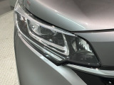 LEDヘッドライトは、点灯の瞬間から最大光量を発揮し、突然暗くなるトンネルなどでの安定感を高めます。