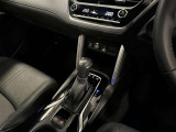 左右独立した温度設定ができるオートエアコンで車内はいつでも快適!ショートストロークで小気味良く操作できるシフトレバー!