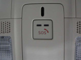 エアバッグ作動時や後突時、もしくは車内のSOSボタンを押した際に緊急通報オペレーターに連携し、救急・警察を手配します。更にオペレーターにも連携、お客様のご要望に応じてロードサービスの手配を行います。