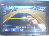 バックが苦手な方も安心のリアワイドカメラ付きです。