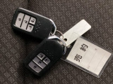 家族やパートナーと個別に持てるため、貸し借りの手間がなくスムーズに乗車できます。また、メインキーを自宅に置いたまま、もう一方をサブとして常に鞄に入れておけるため、持ち出し忘れを防げる点も便利です。