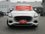 凛としたフェイスが魅力のフロントデザイン!白い光・ハイレスポンス、低燃費の【LEDヘッドランプ】!