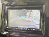 【バックカメラ】駐車時に後方がリアルタイム映像で確認できます。大型商業施設や立体駐車場での駐車時や、夜間のバック時に大活躍!運転スキルに関わらず、今や必須となった装備のひとつです!