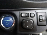 運転席から左右のドアミラーの開閉が可能です♪駐車場でのドアミラーの折り畳みが簡単です♪
