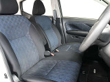 運転席まわりです。実際に座ってみて乗り心地を体感してみて下さい。