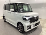 狭い駐車場でも、スライドドアならチャイルドシートへのお子さまの乗降や荷物の積載もスムーズ。