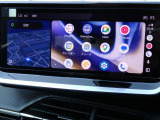 Apple CarPlay、Android Auto 対応。スマホを接続するとタッチスクリーン上でマップ、通話、メッセージ、ミュージックなどのアプリをスマホ同様に操作できるミラースクリーン機能搭載