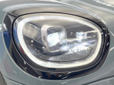 ●LEDヘッドライト:夜間走行時も良好な視界を確保し安心して運転できる高輝度LEDヘッドライトを装備!点灯速度が早く、消費電力も抑えられています。
