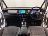 【前方視界】開放的な前方視界!運転がしやすく疲れにくいです♪窓が大きく、見通しがとっても良いおクルマですよ♪