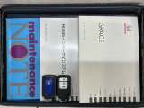 スマートキーは鍵をバッグに入れたままでもドアロックの開閉やエンジンのON・OFFができます。夜間や雨の日も鍵を探さなくて良いので便利です。