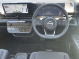 運転席からの視界が左右に広く隅々まではっきりと見渡せます。クルマの前端も把握しやすく安心して運転できます!