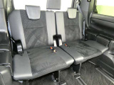 3列目シートもひろびろとしたスペースを確保しています。大人数でのお出かけもばっちりです!