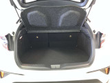 バックドアを上げた状態です。シートを倒せば荷室のスペースが広くなります!用途に合わせて快適な室内を!