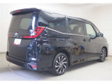 走りにこだわりながら収納力も持ち合わせたお車です。荷物を載せて軽快なドライブを楽しめますよ♪