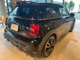 かわいいテールのデザインはほかの車にはない魅力があります。ひと目で&ldquo;MINI&rdquo;とわかるデザインはアナタを虜にしてしまうかもしれません